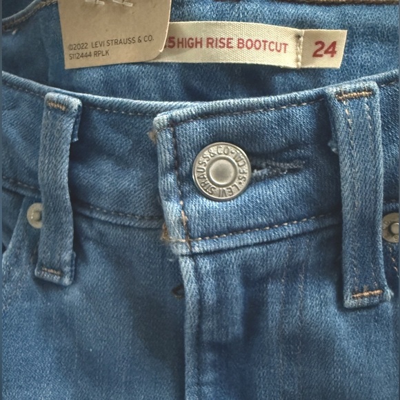 Levi's NWT 725 High-Rise Bootcut Jeans - Picture 5 of 9